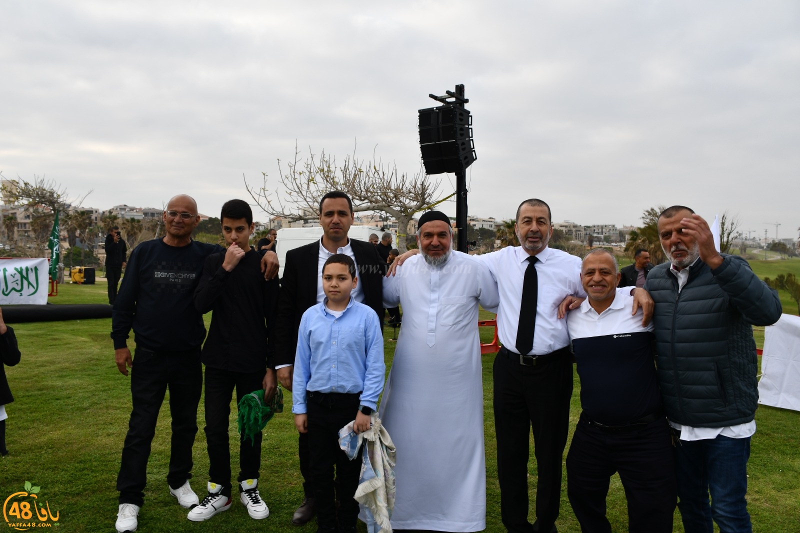  أهالي يافا يؤدون صلاة عيد الفطر في متنزه العجمي 